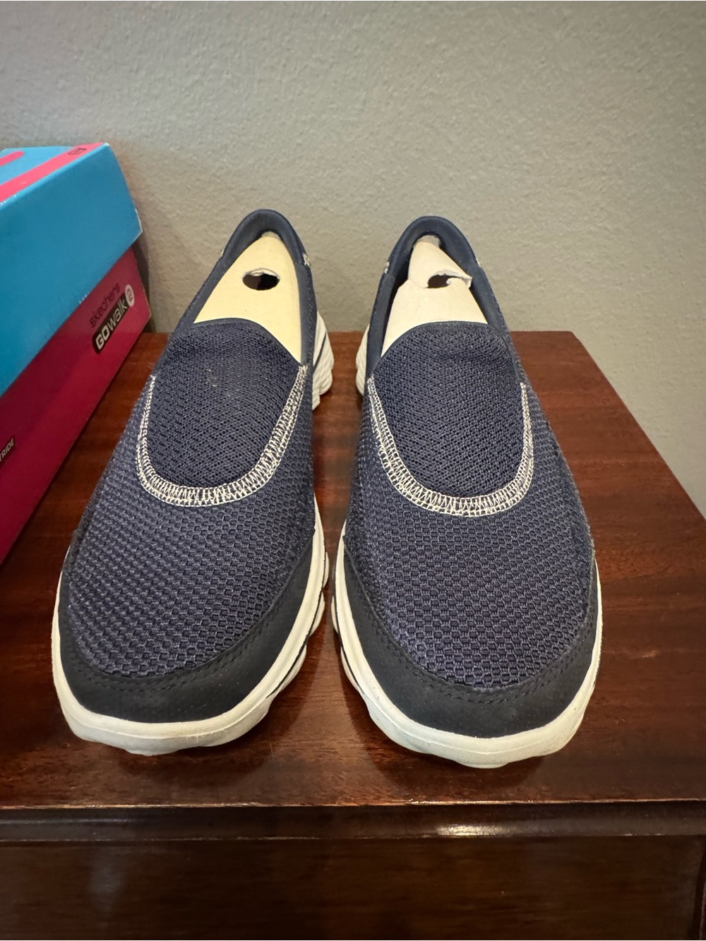 EUC - Skechers GOwalk 2,- Navy - Size 6.5